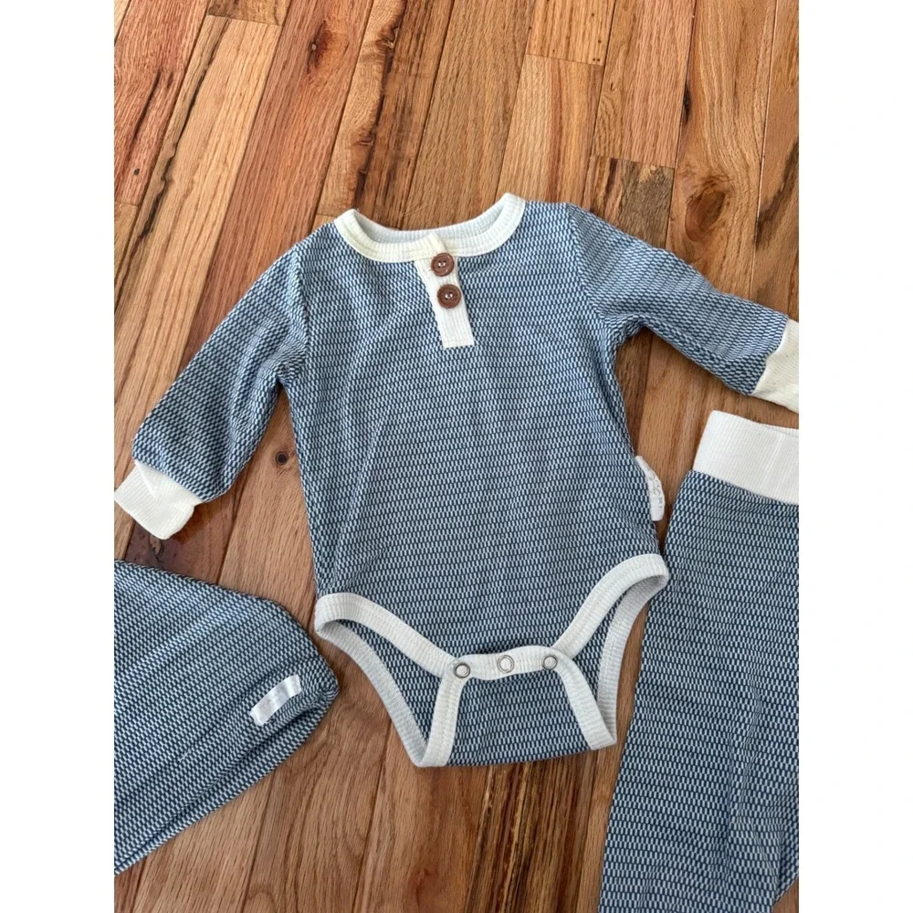 Tahari Baby 3pc Set Blue White Textured Henley Bodysuit Joggers Hat 0-3M RN16435